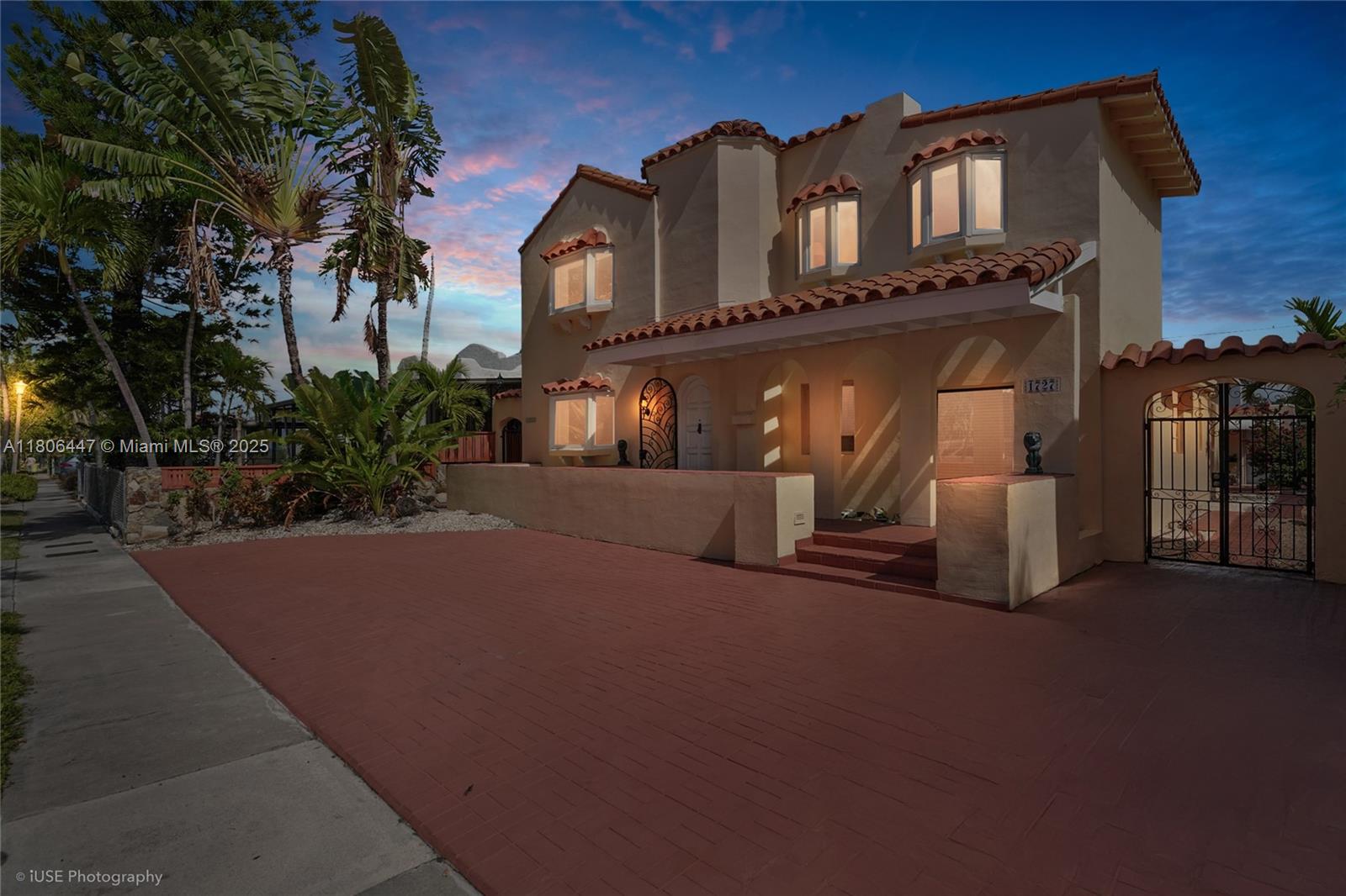 1727 SW 11th Ter