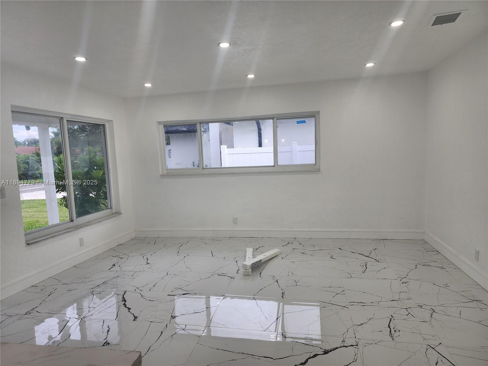 View photos, virtual tours, details... 418 NW 8th Ave