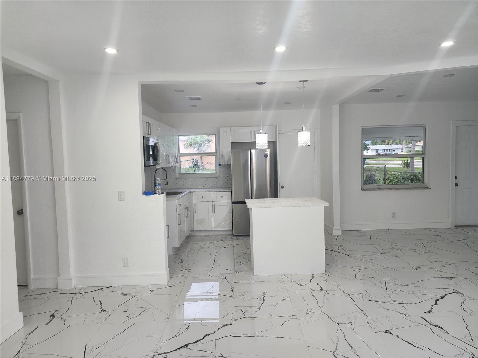 View photos, virtual tours, details... 418 NW 8th Ave