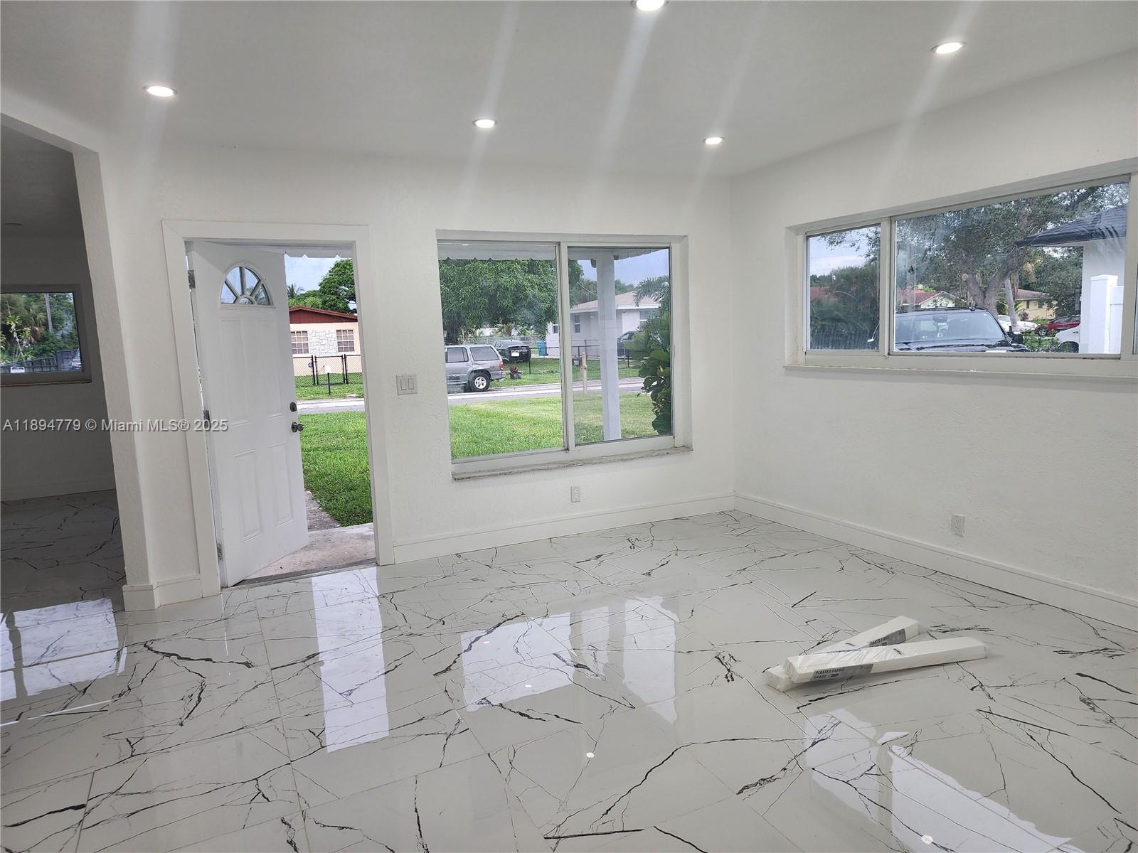 View photos, virtual tours, details... 418 NW 8th Ave