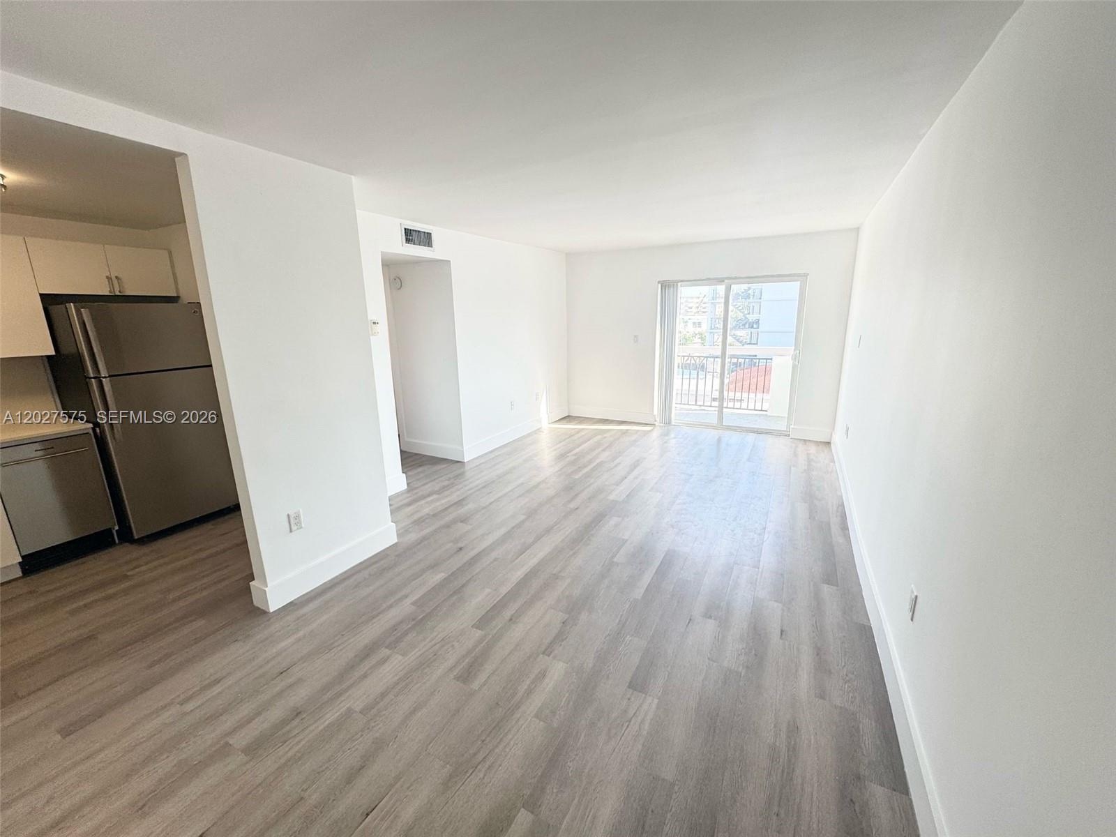 8101 Crespi Blvd 301