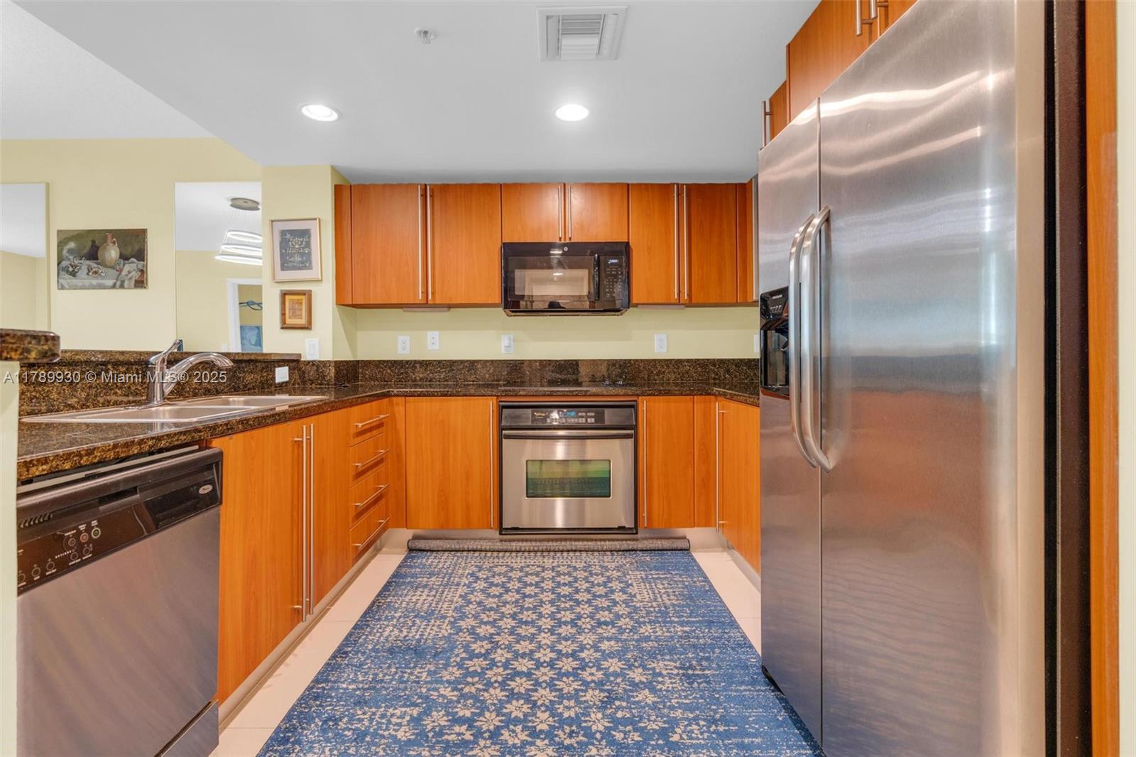 610 CLEMATIS CONDO - Residential Lease