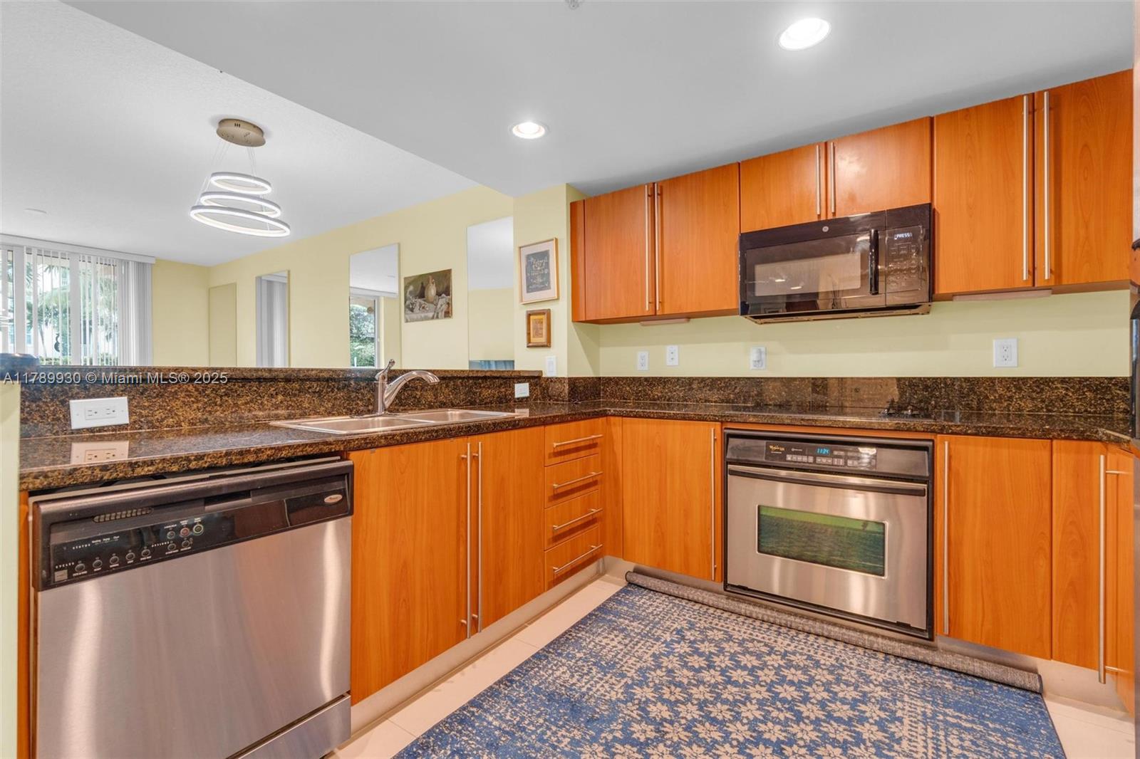 610 CLEMATIS CONDO - Residential Lease