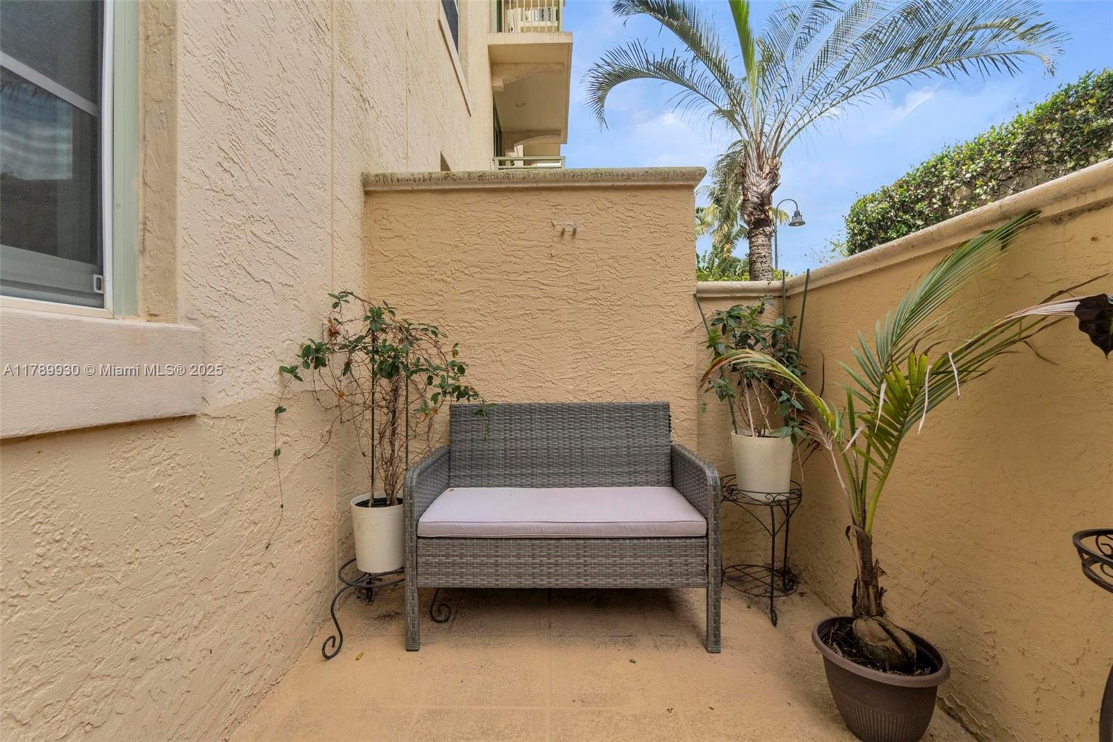 610 CLEMATIS CONDO - Residential Lease