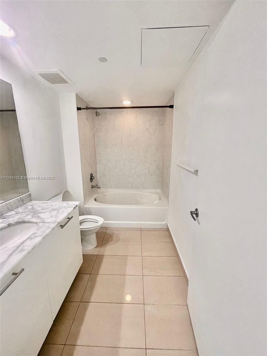 THE PLAZA 851 BRICKELL CO - Residential Lease