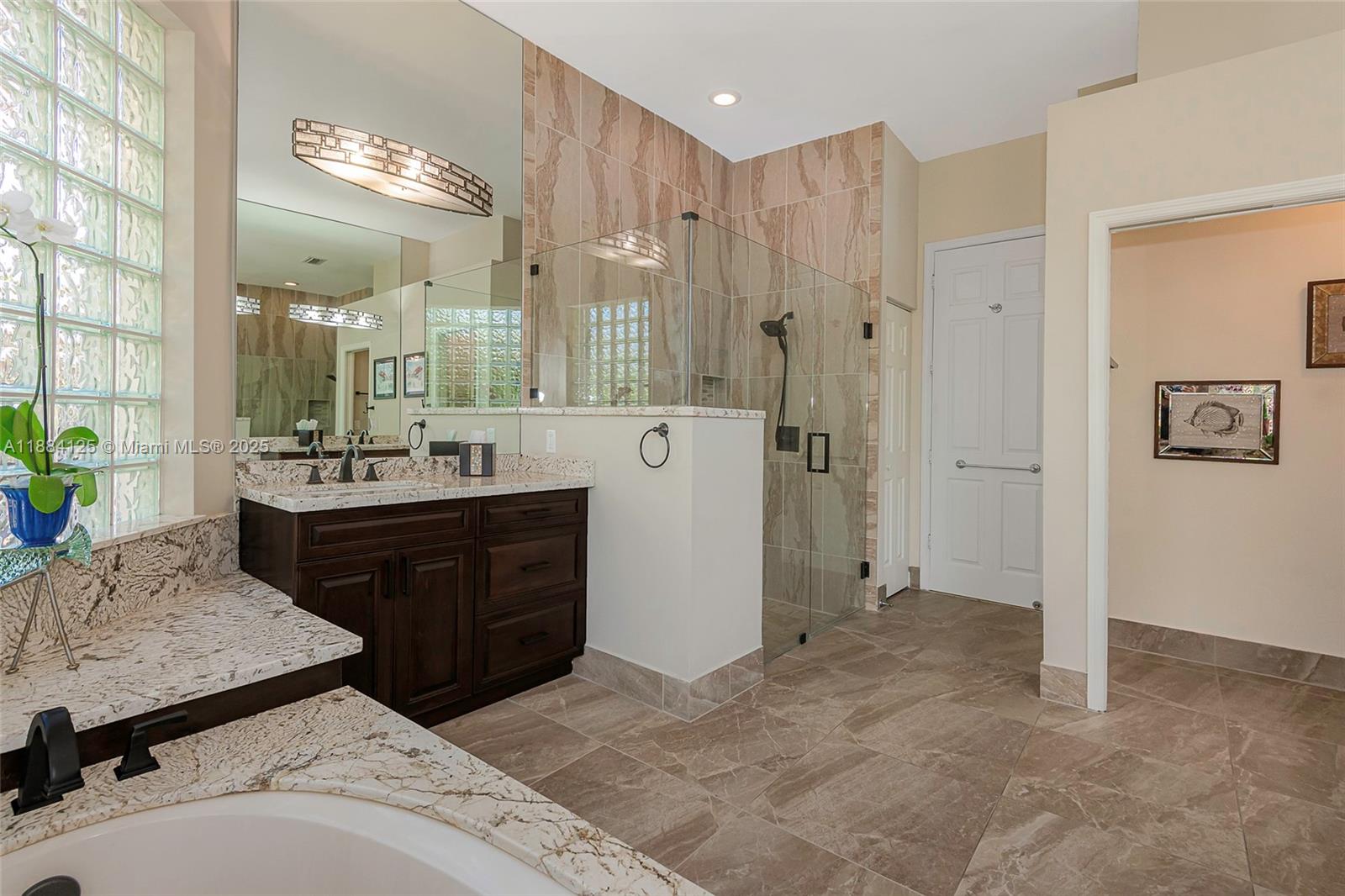 HOLLYWOOD LAKES COUNTRY C - Residential