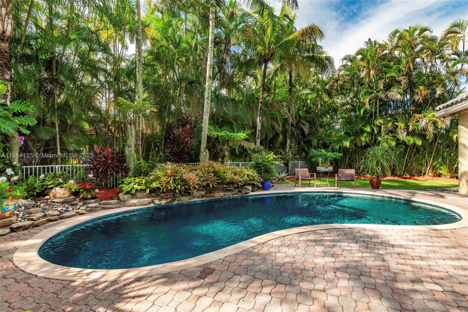 HOLLYWOOD LAKES COUNTRY C - Residential