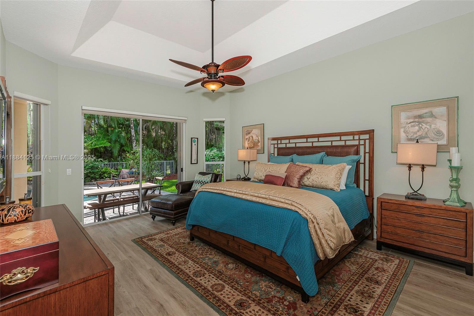 HOLLYWOOD LAKES COUNTRY C - Residential