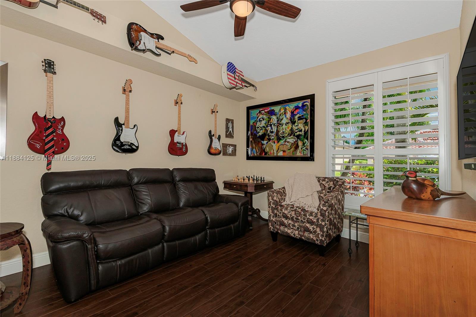 HOLLYWOOD LAKES COUNTRY C - Residential