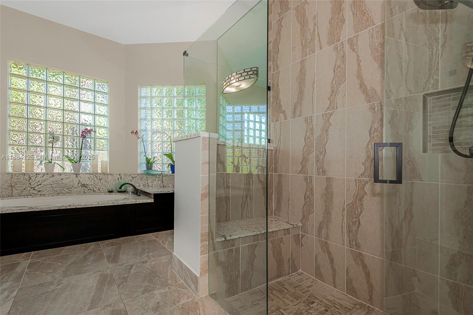 HOLLYWOOD LAKES COUNTRY C - Residential