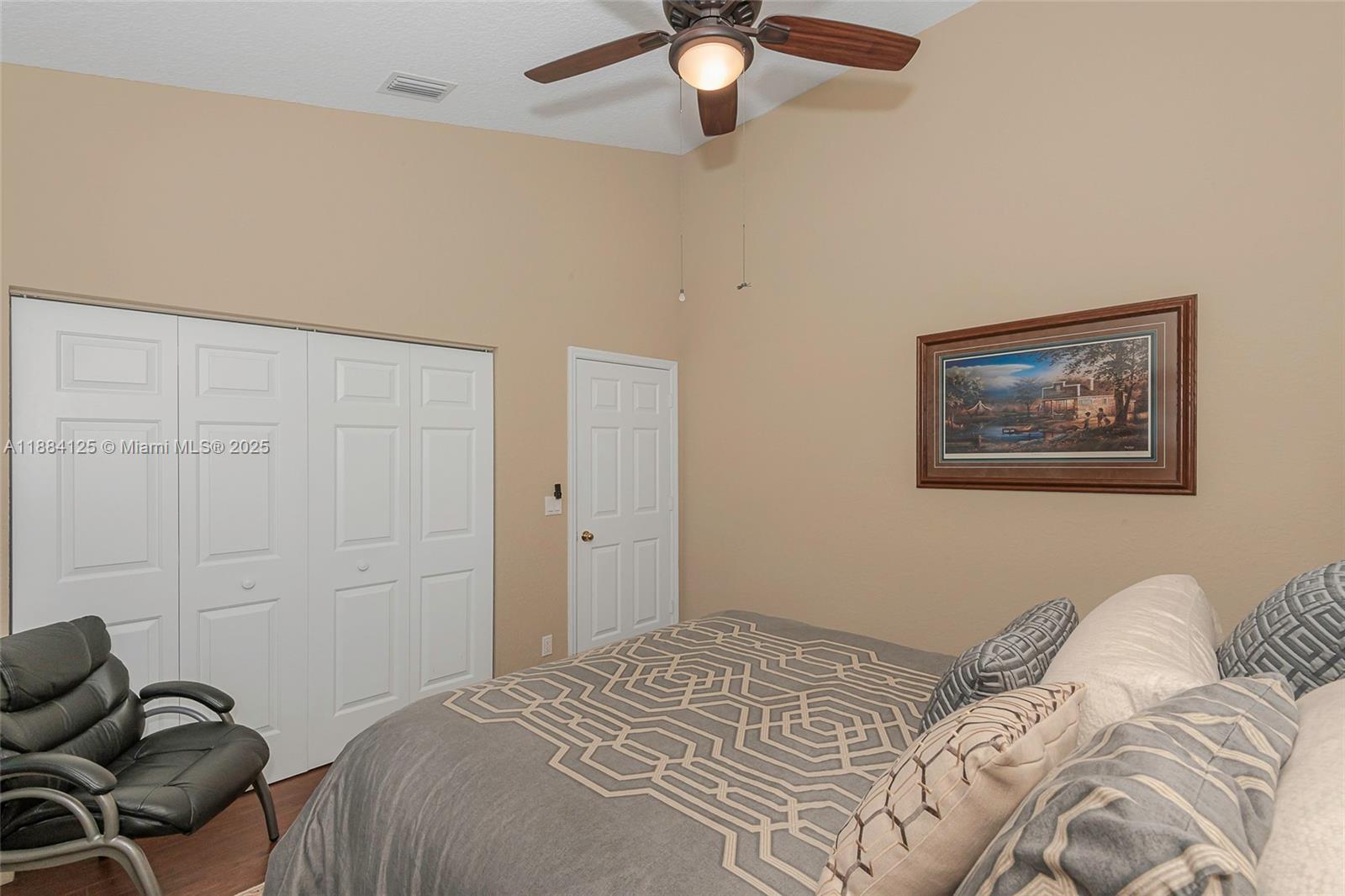 HOLLYWOOD LAKES COUNTRY C - Residential