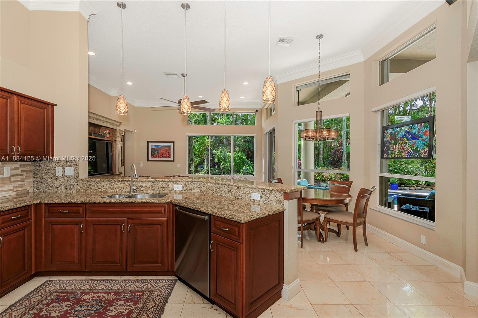 HOLLYWOOD LAKES COUNTRY C - Residential