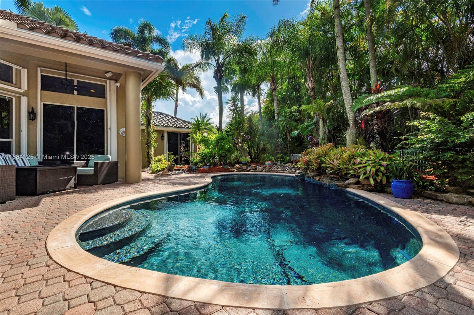 HOLLYWOOD LAKES COUNTRY C - Residential