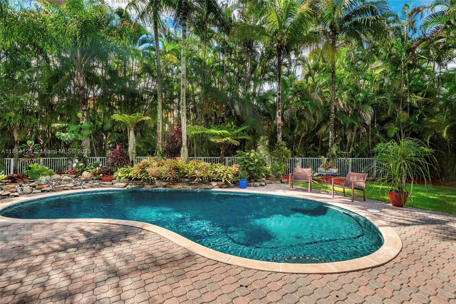 HOLLYWOOD LAKES COUNTRY C - Residential