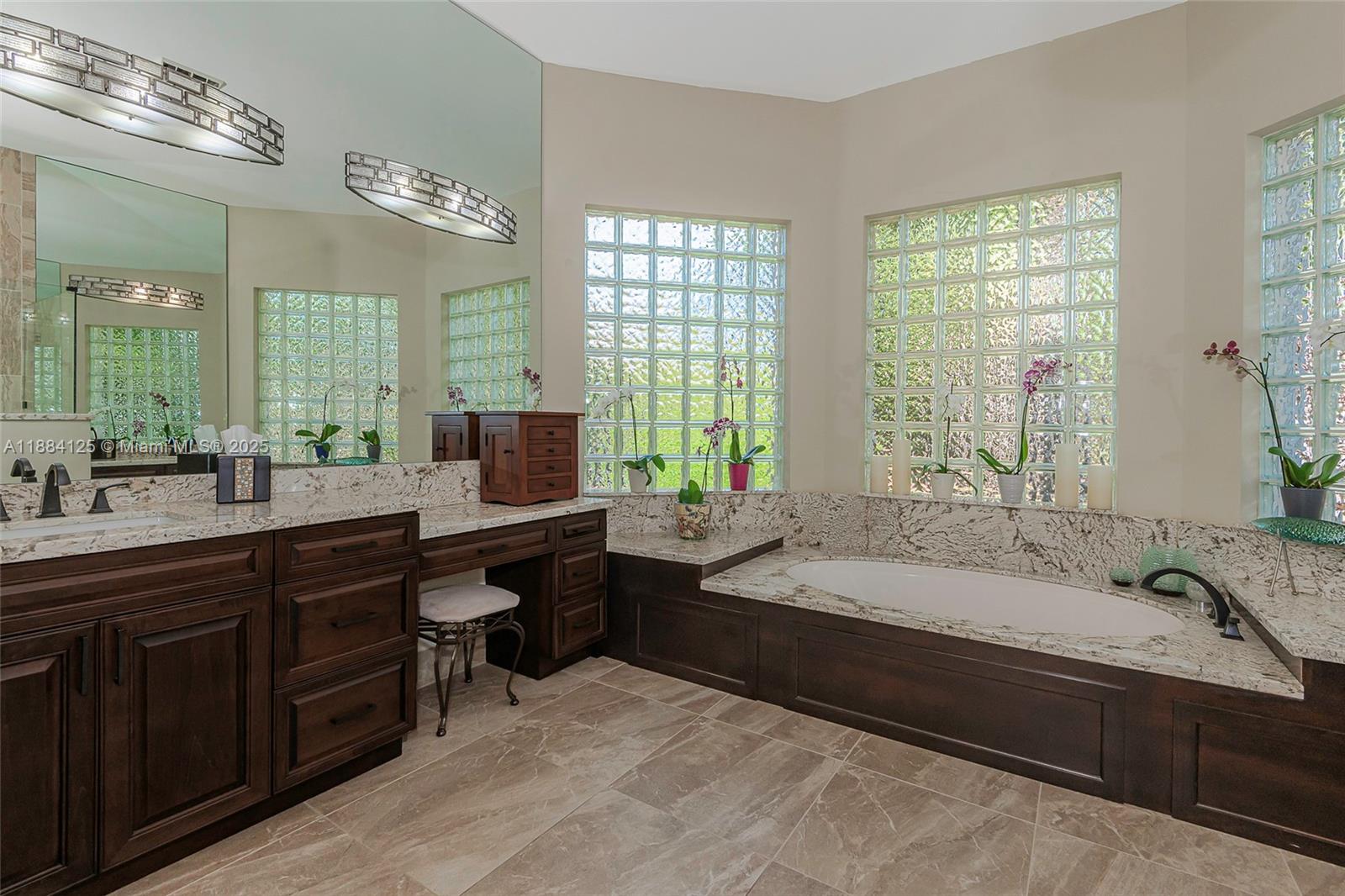 HOLLYWOOD LAKES COUNTRY C - Residential
