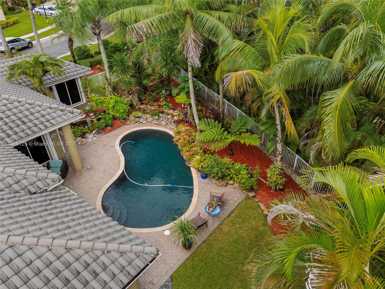 HOLLYWOOD LAKES COUNTRY C - Residential