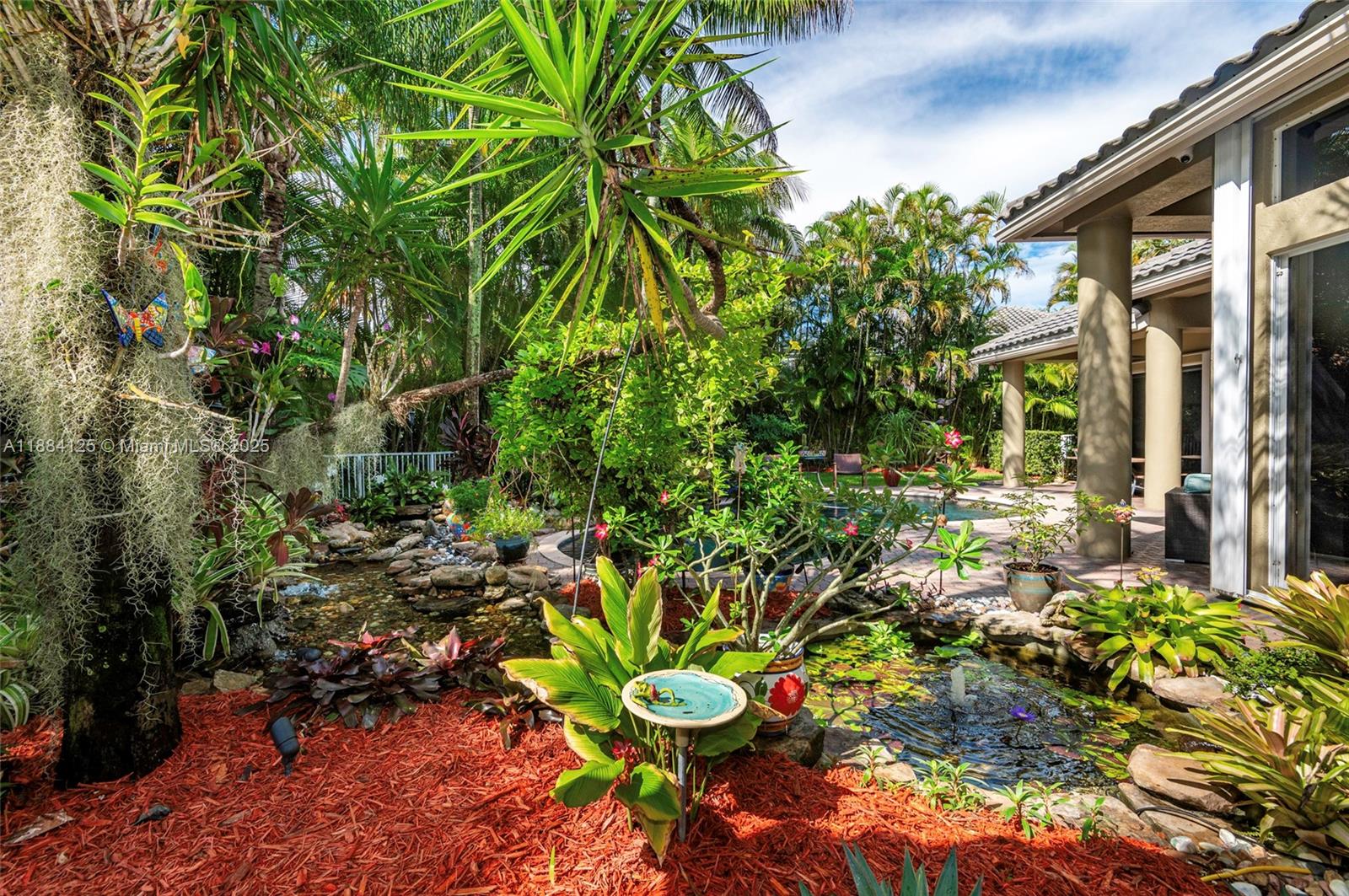 HOLLYWOOD LAKES COUNTRY C - Residential