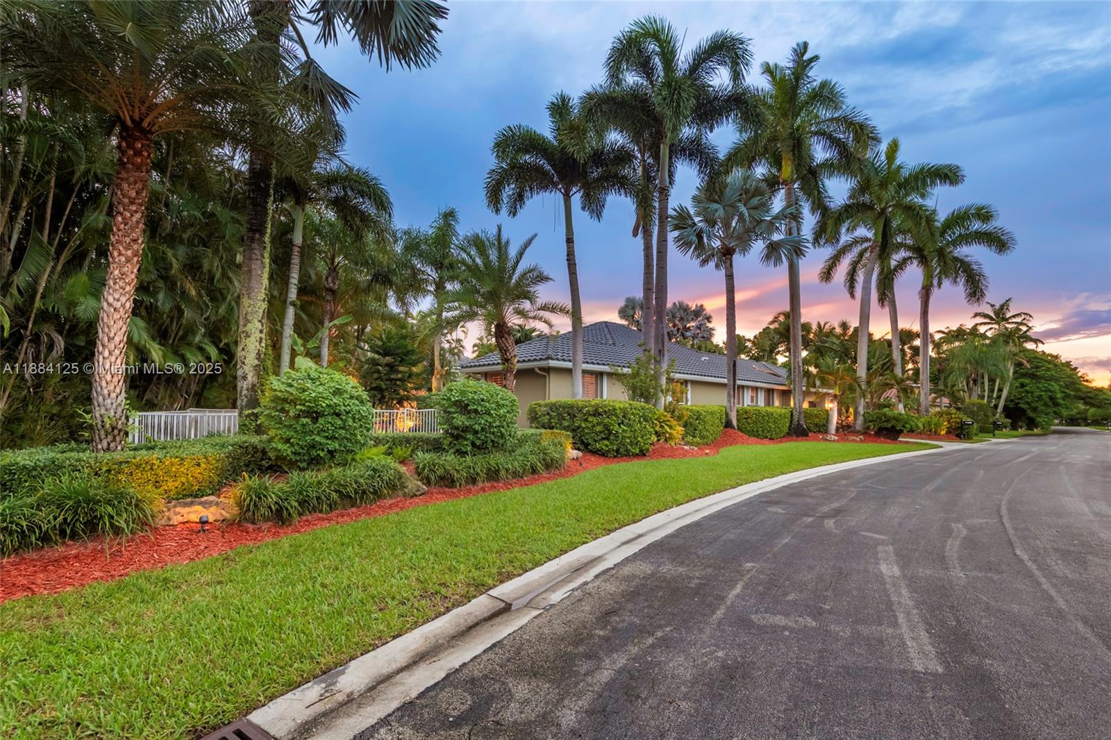 HOLLYWOOD LAKES COUNTRY C - Residential