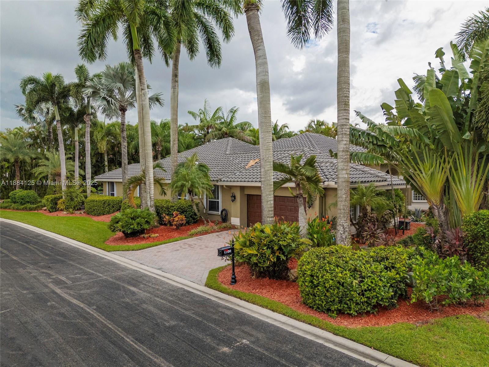 HOLLYWOOD LAKES COUNTRY C - Residential