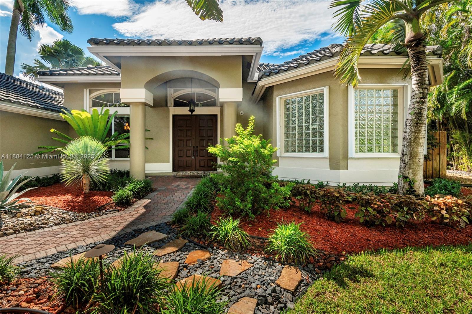 HOLLYWOOD LAKES COUNTRY C - Residential