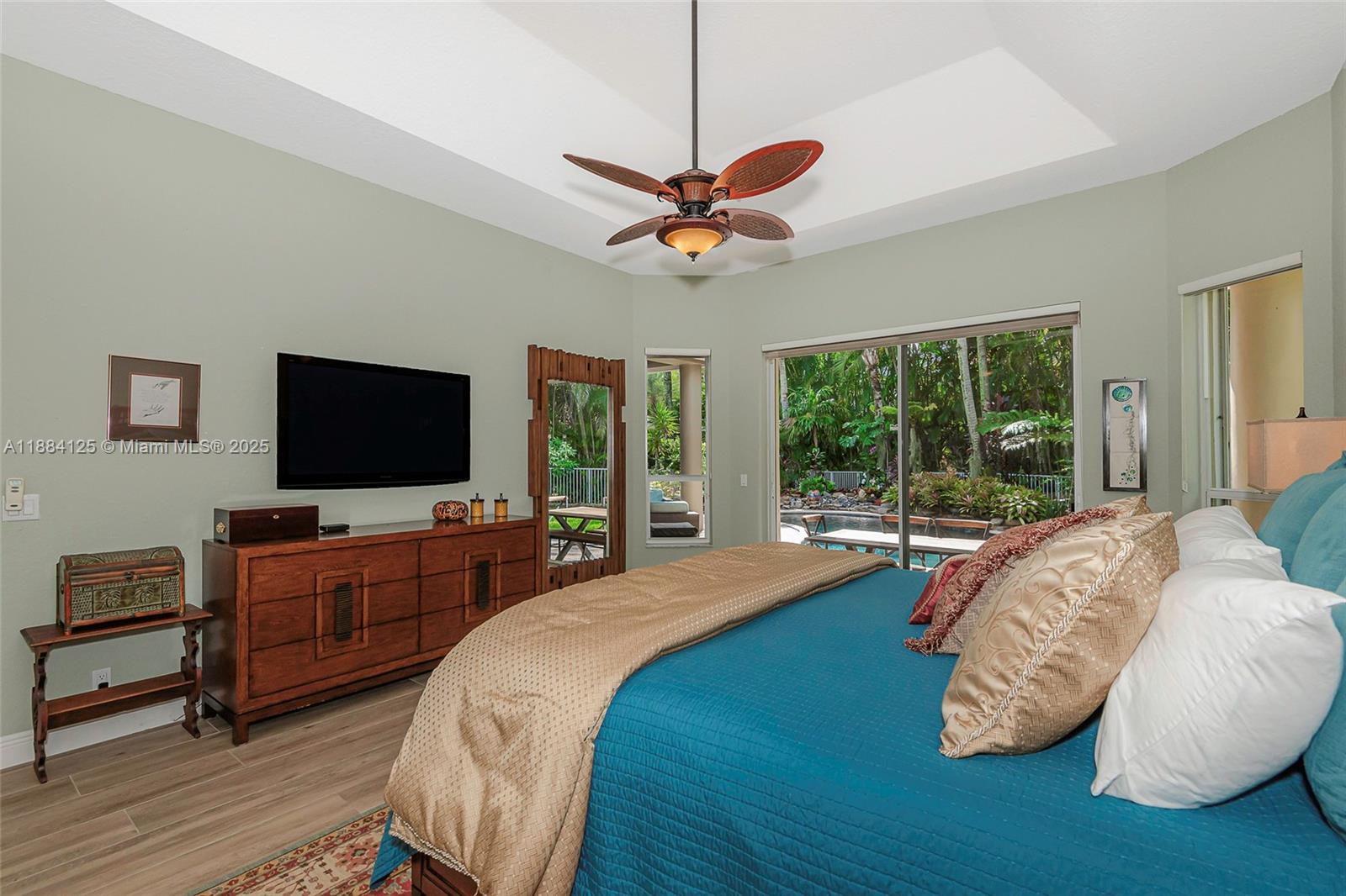 HOLLYWOOD LAKES COUNTRY C - Residential