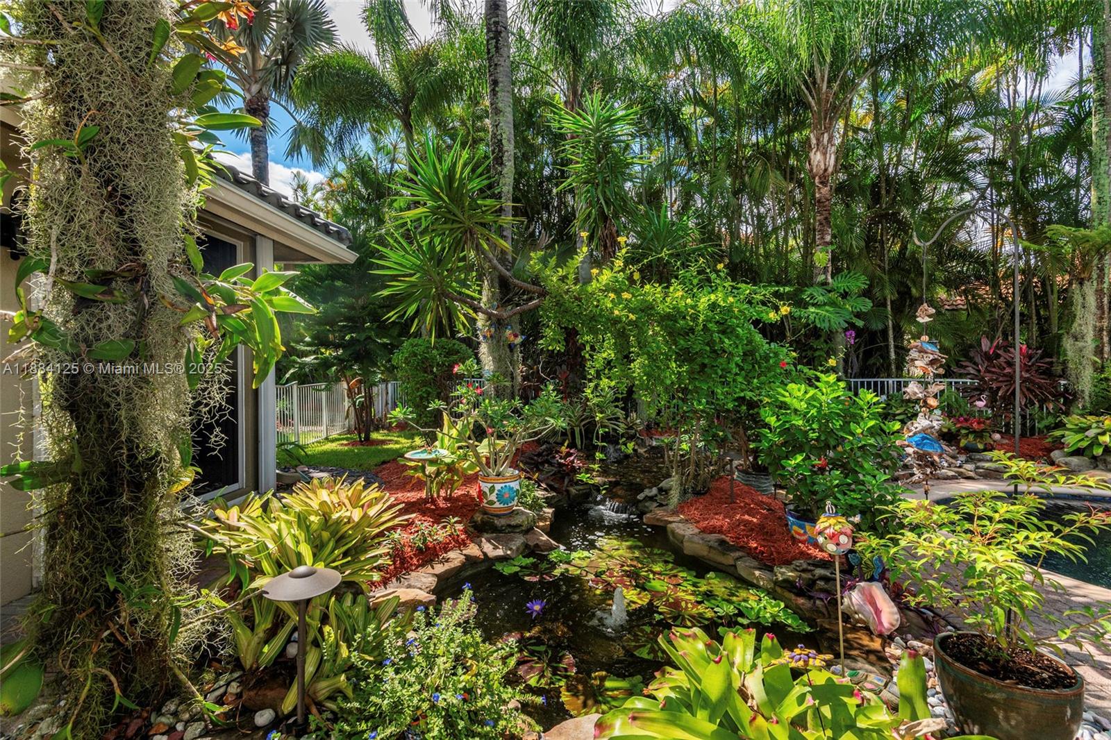 HOLLYWOOD LAKES COUNTRY C - Residential