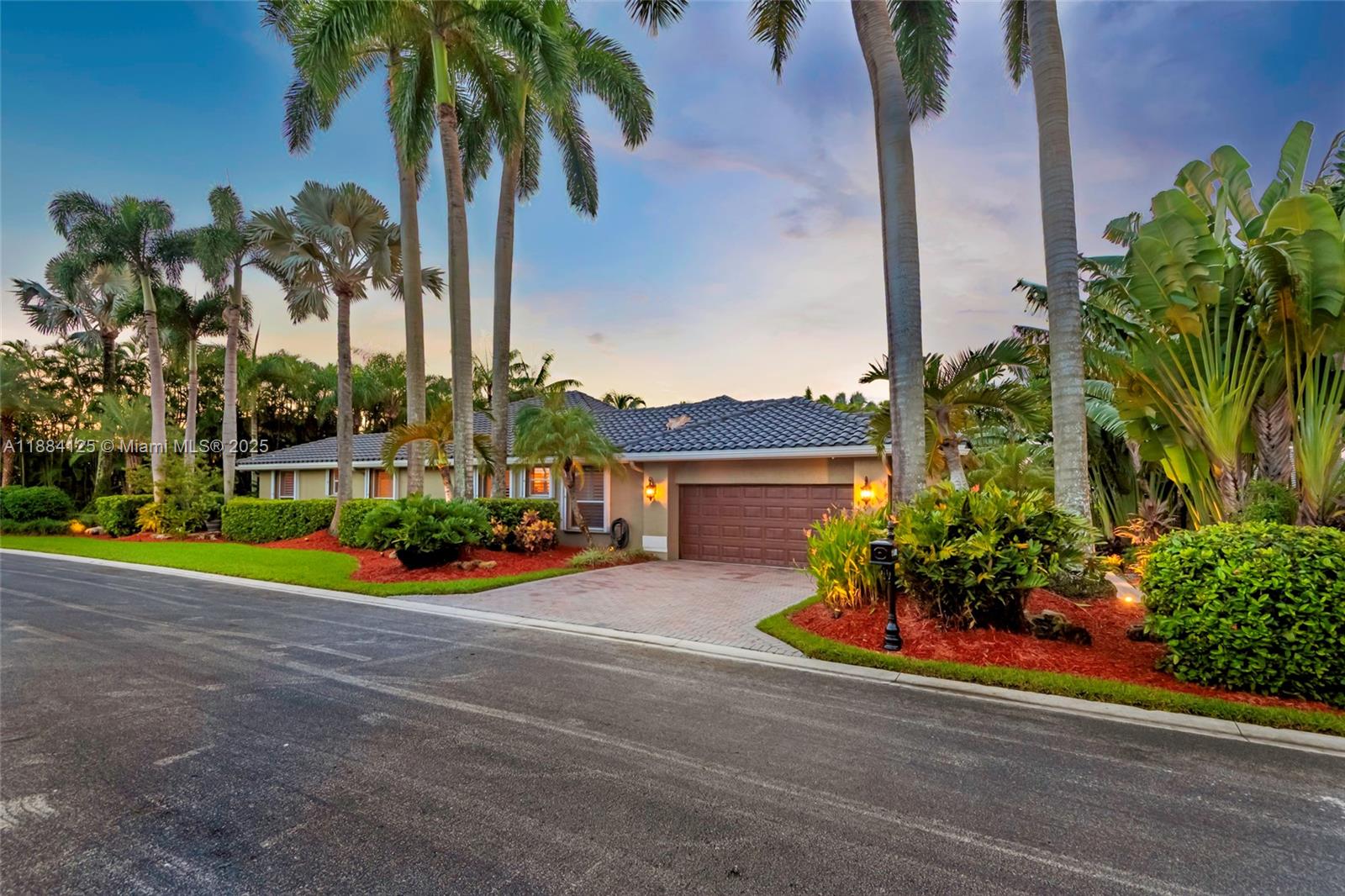 HOLLYWOOD LAKES COUNTRY C - Residential