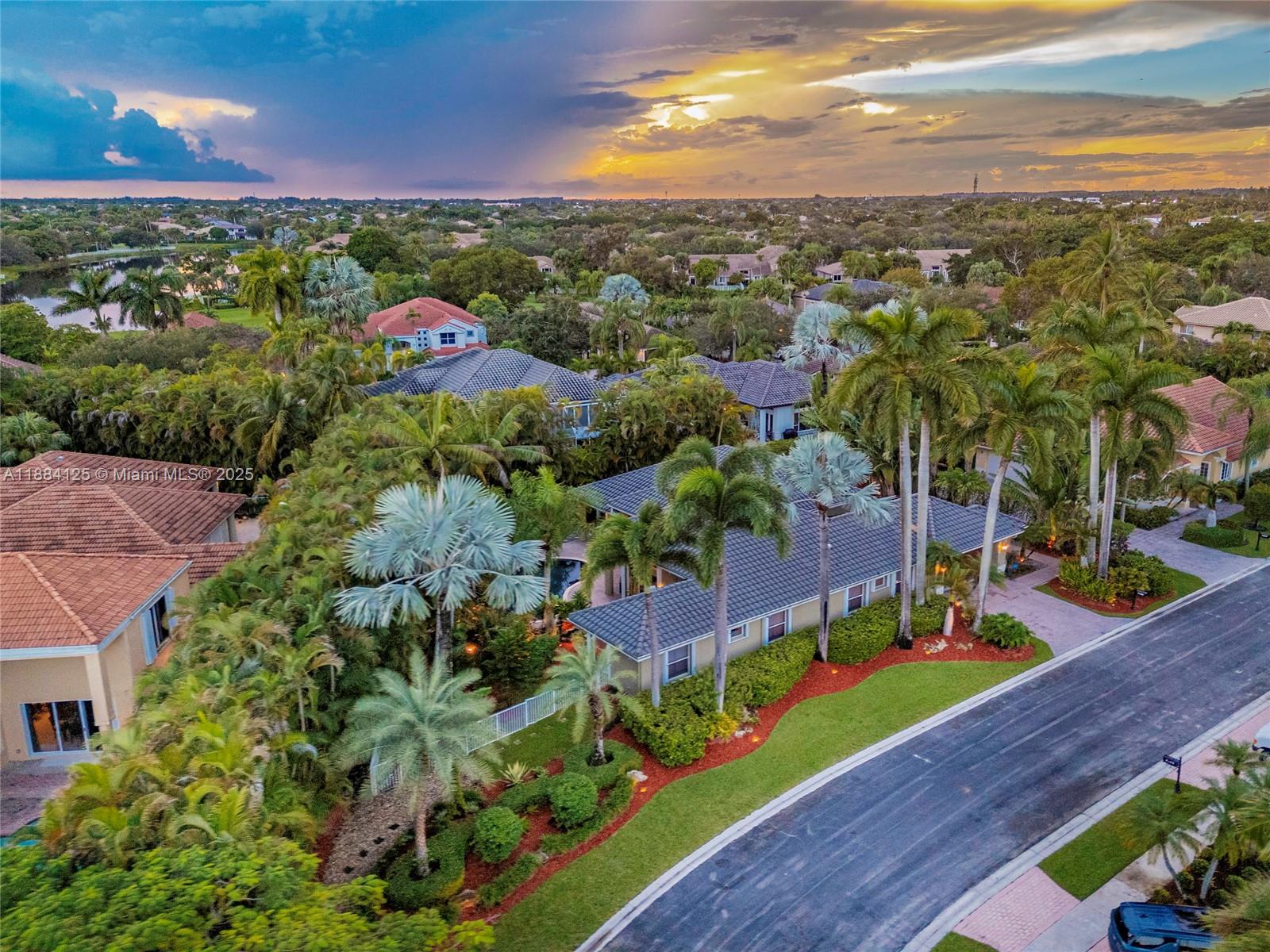 HOLLYWOOD LAKES COUNTRY C - Residential
