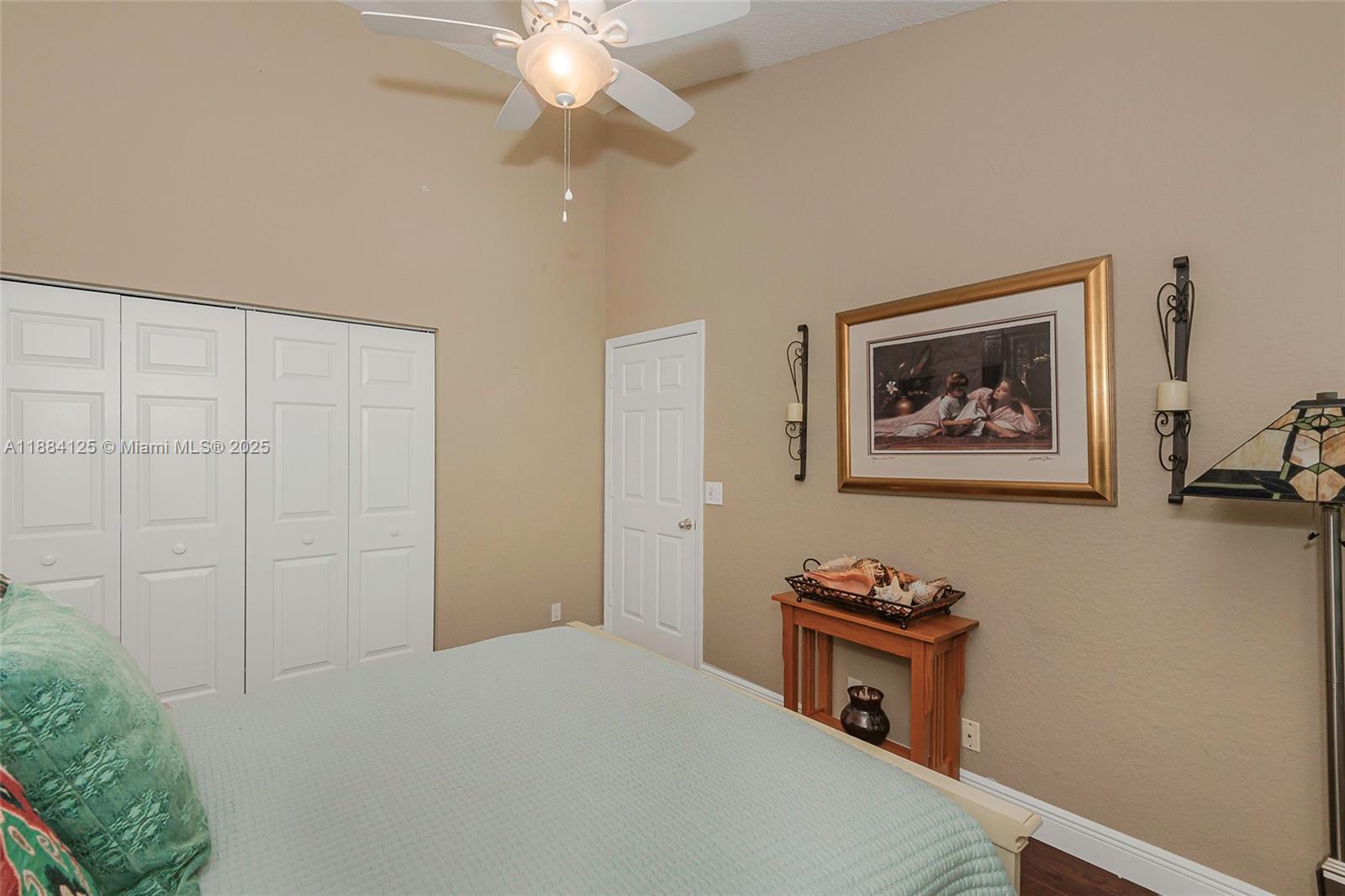 HOLLYWOOD LAKES COUNTRY C - Residential