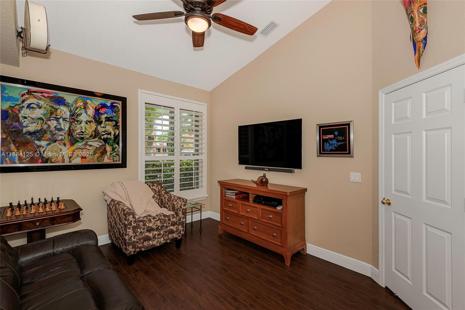 HOLLYWOOD LAKES COUNTRY C - Residential