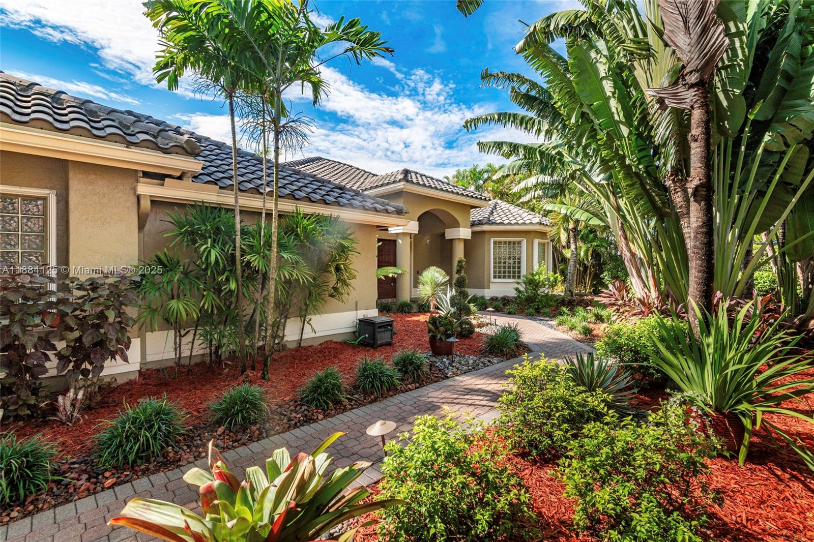 HOLLYWOOD LAKES COUNTRY C - Residential