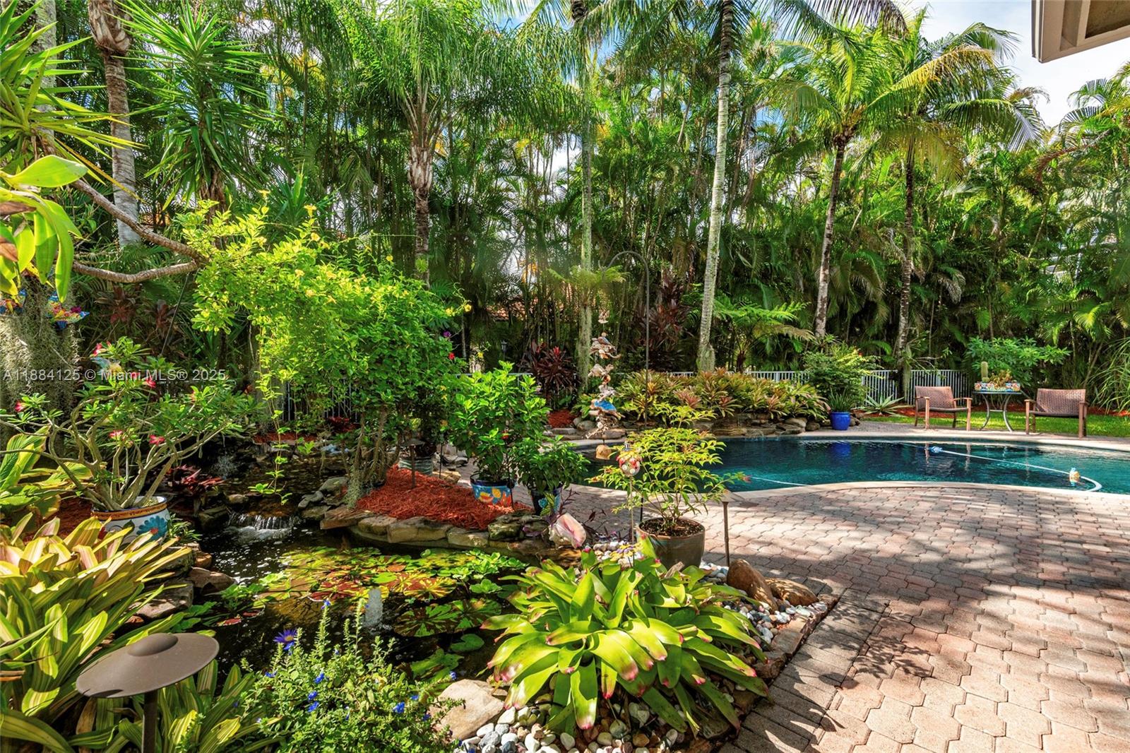 HOLLYWOOD LAKES COUNTRY C - Residential