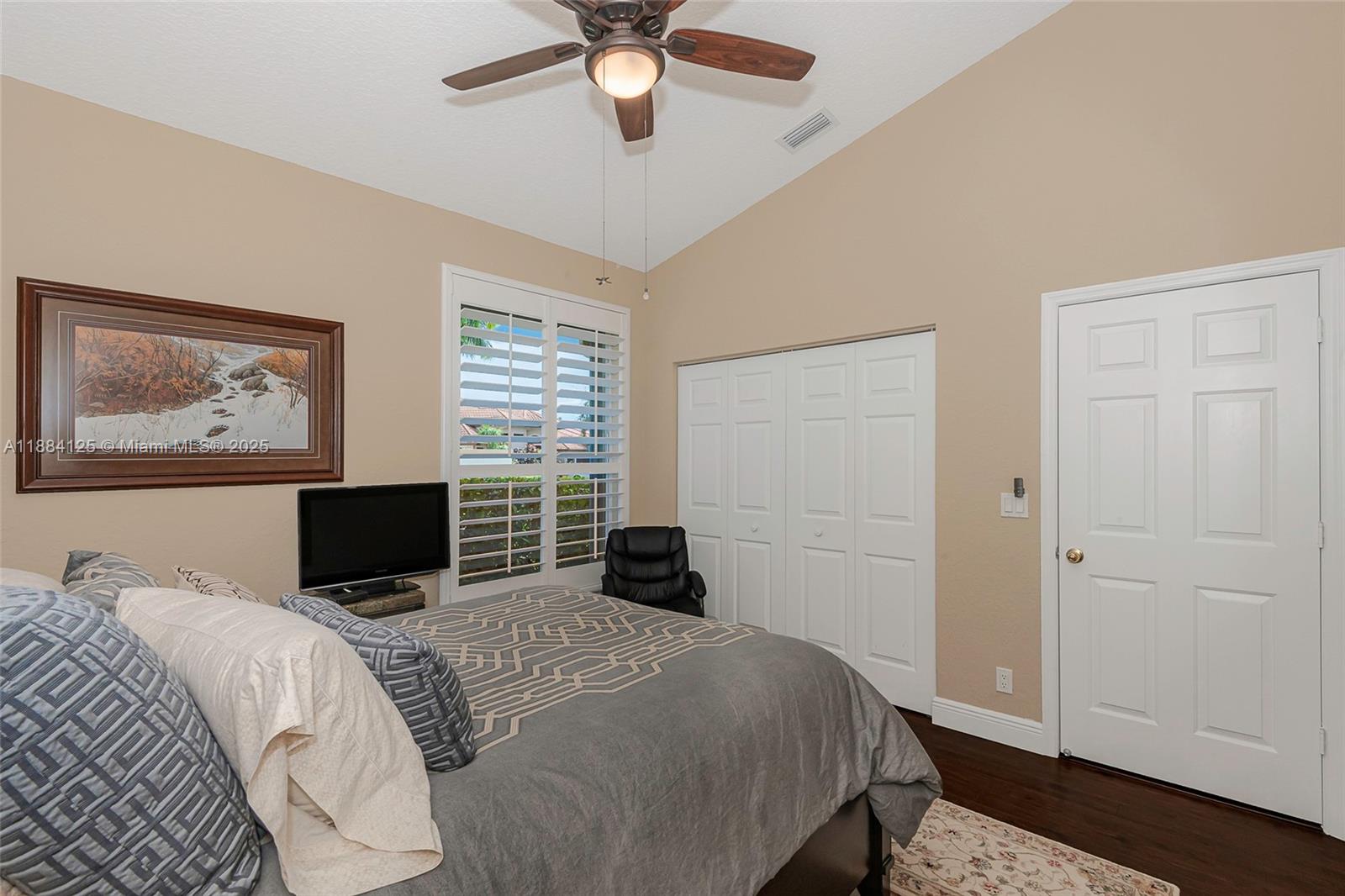 HOLLYWOOD LAKES COUNTRY C - Residential