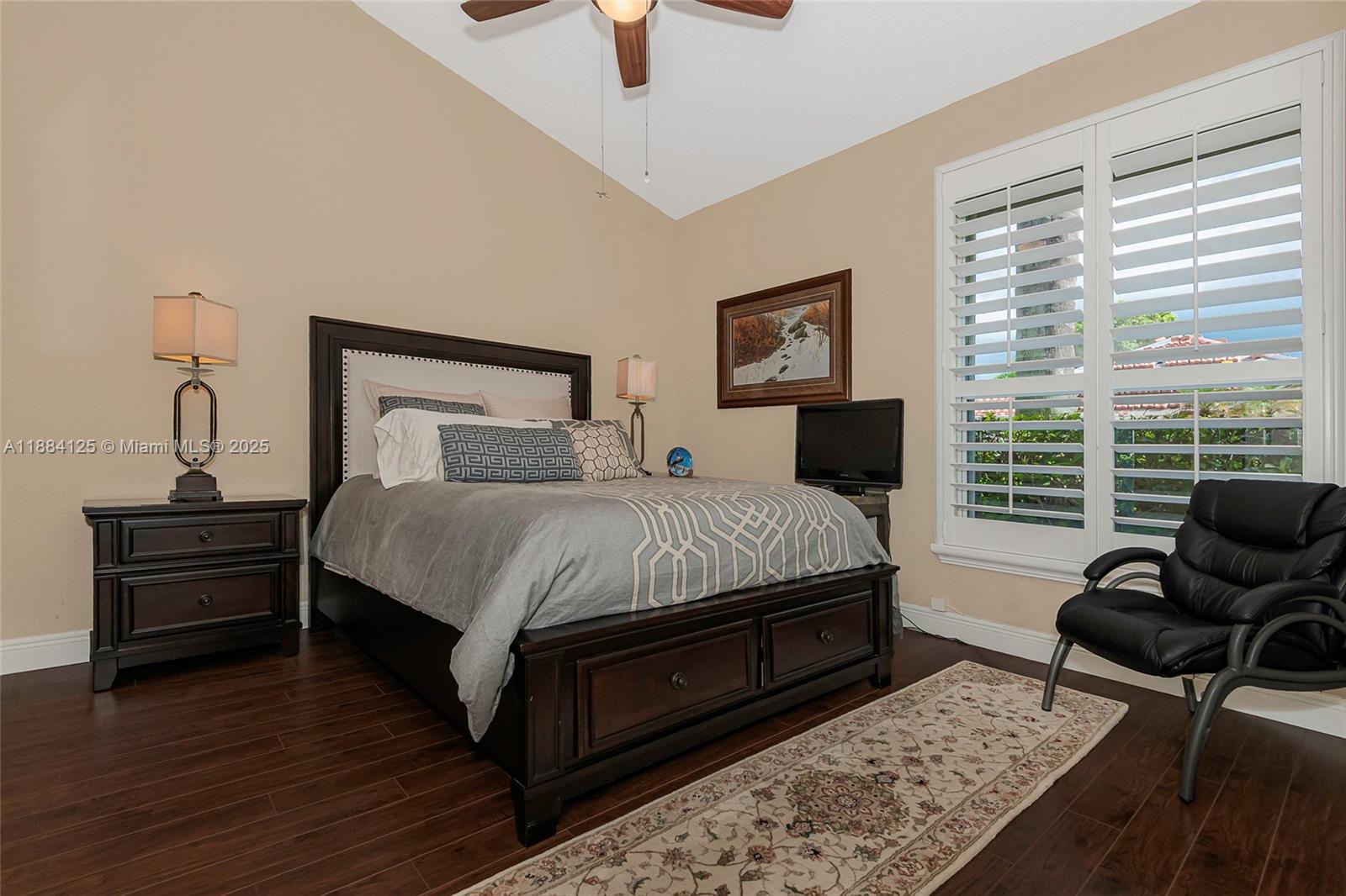 HOLLYWOOD LAKES COUNTRY C - Residential