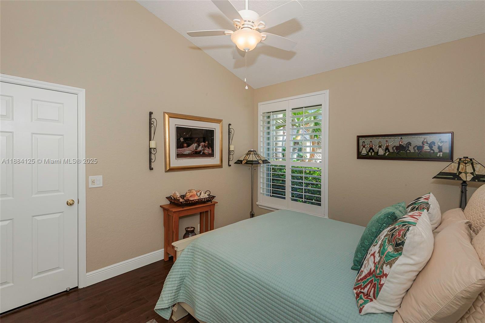 HOLLYWOOD LAKES COUNTRY C - Residential