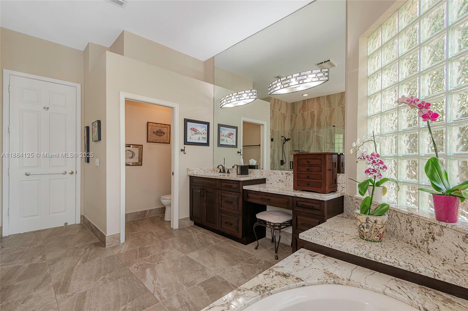 HOLLYWOOD LAKES COUNTRY C - Residential