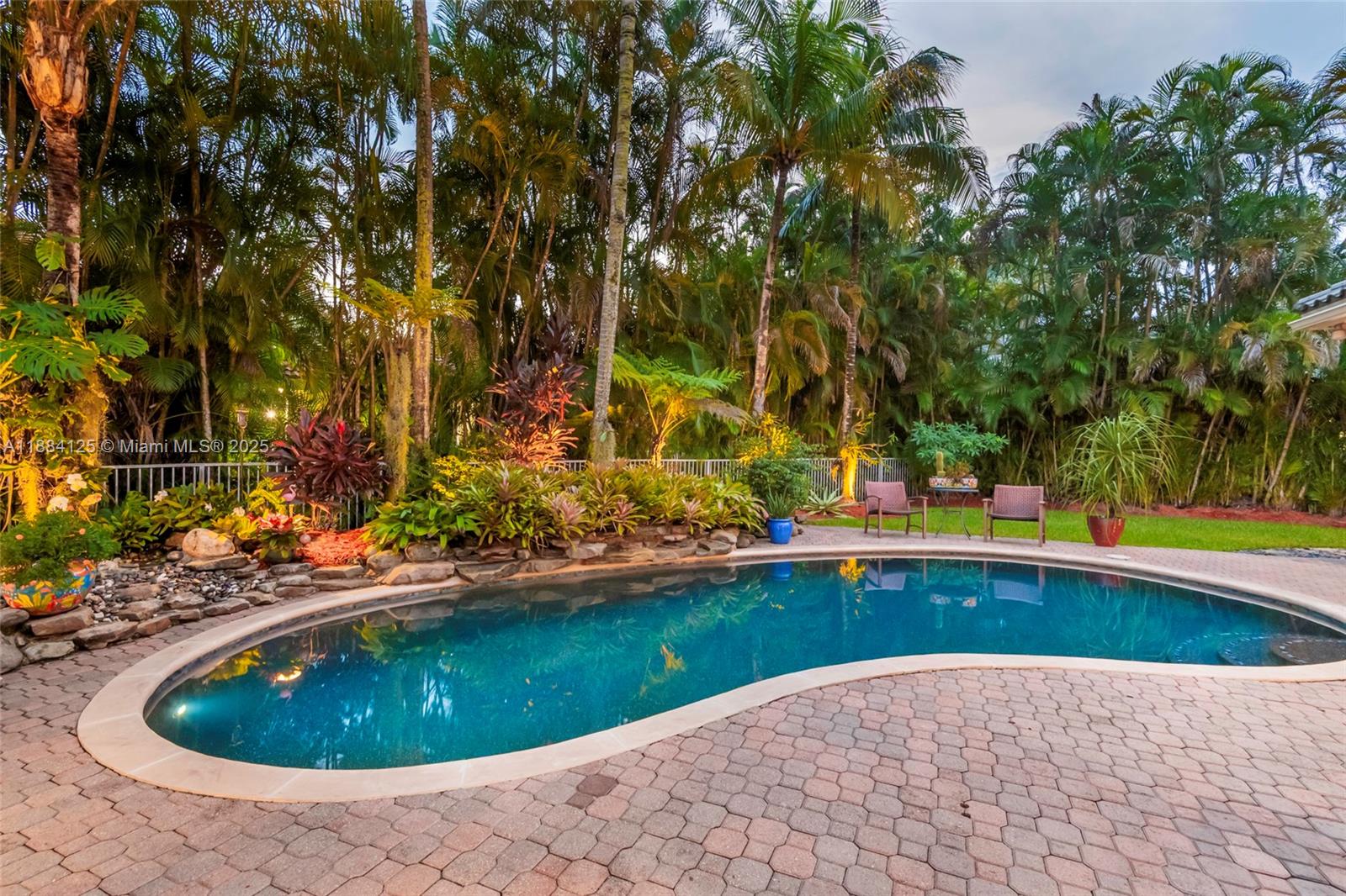 HOLLYWOOD LAKES COUNTRY C - Residential
