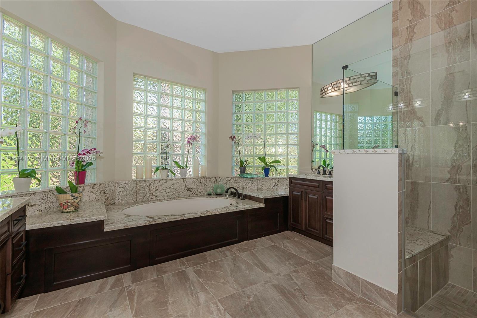 HOLLYWOOD LAKES COUNTRY C - Residential