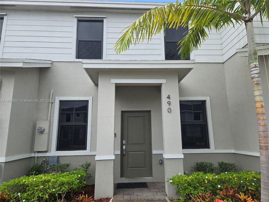 Perfect opportunity to own this almost brand new townhouse including water, electricity & internet. Easy to show.