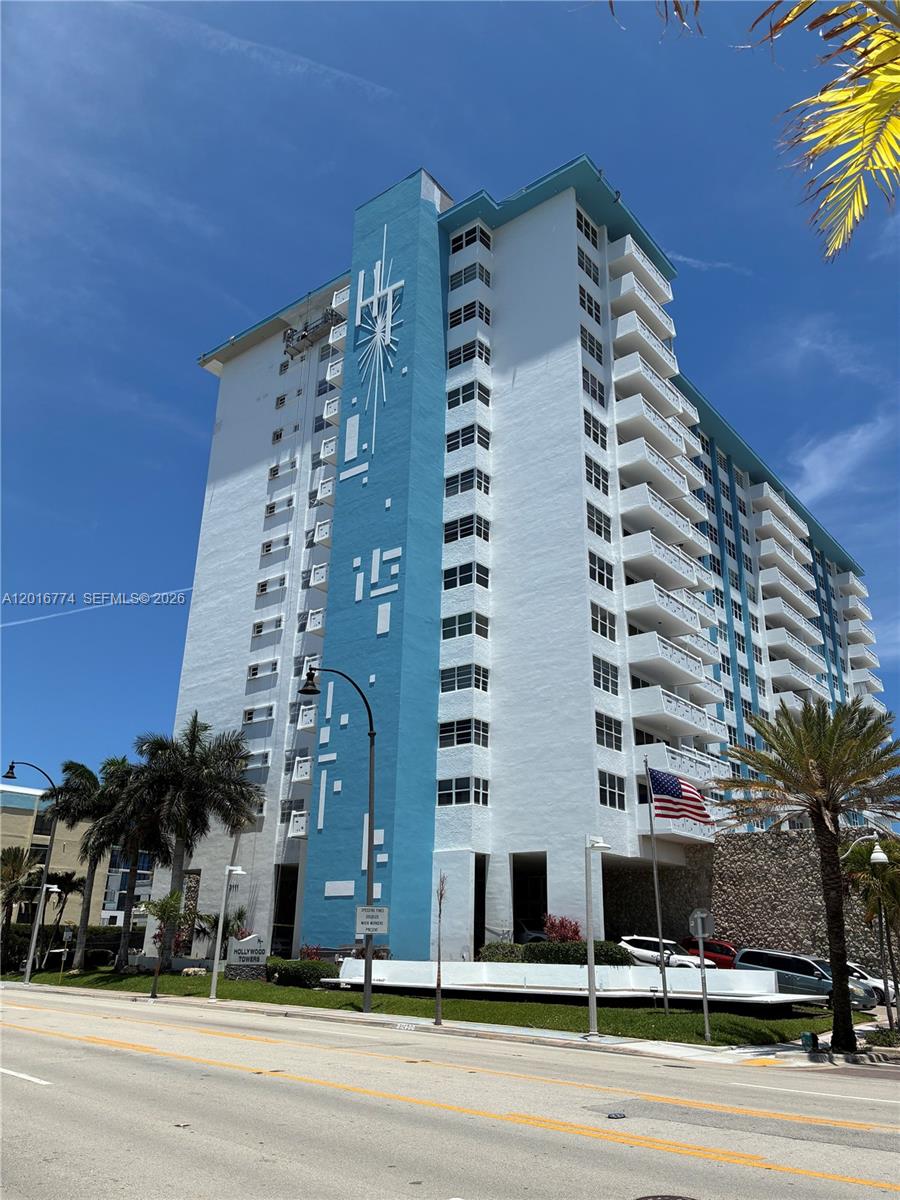 HOLLYWOOD TOWERS CONDO - Residential Lease