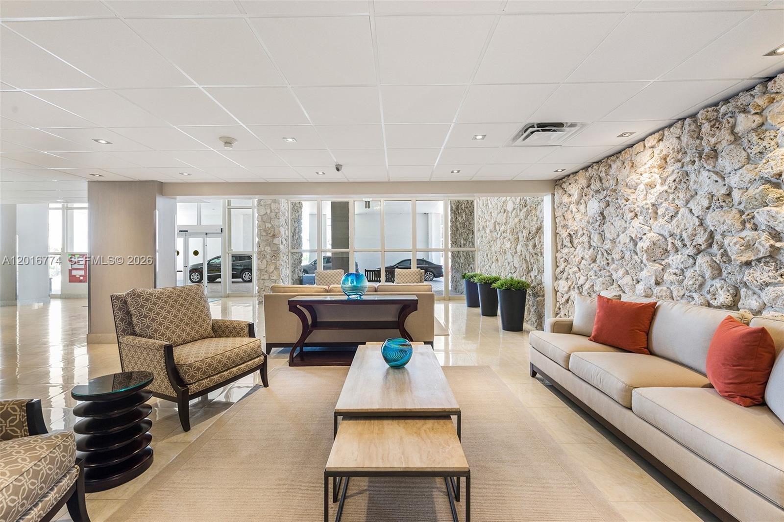 HOLLYWOOD TOWERS CONDO - Residential Lease