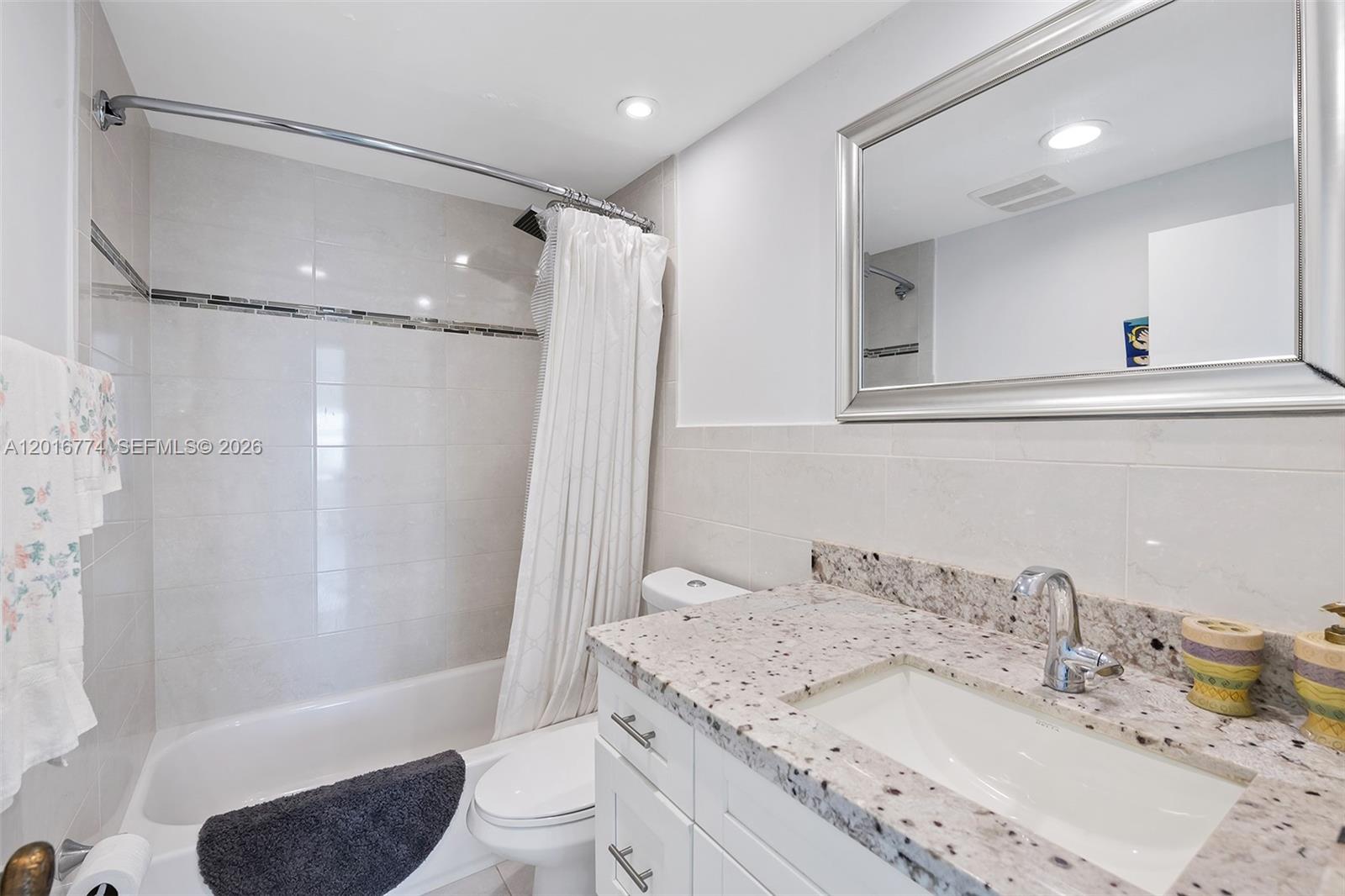 HOLLYWOOD TOWERS CONDO - Residential Lease