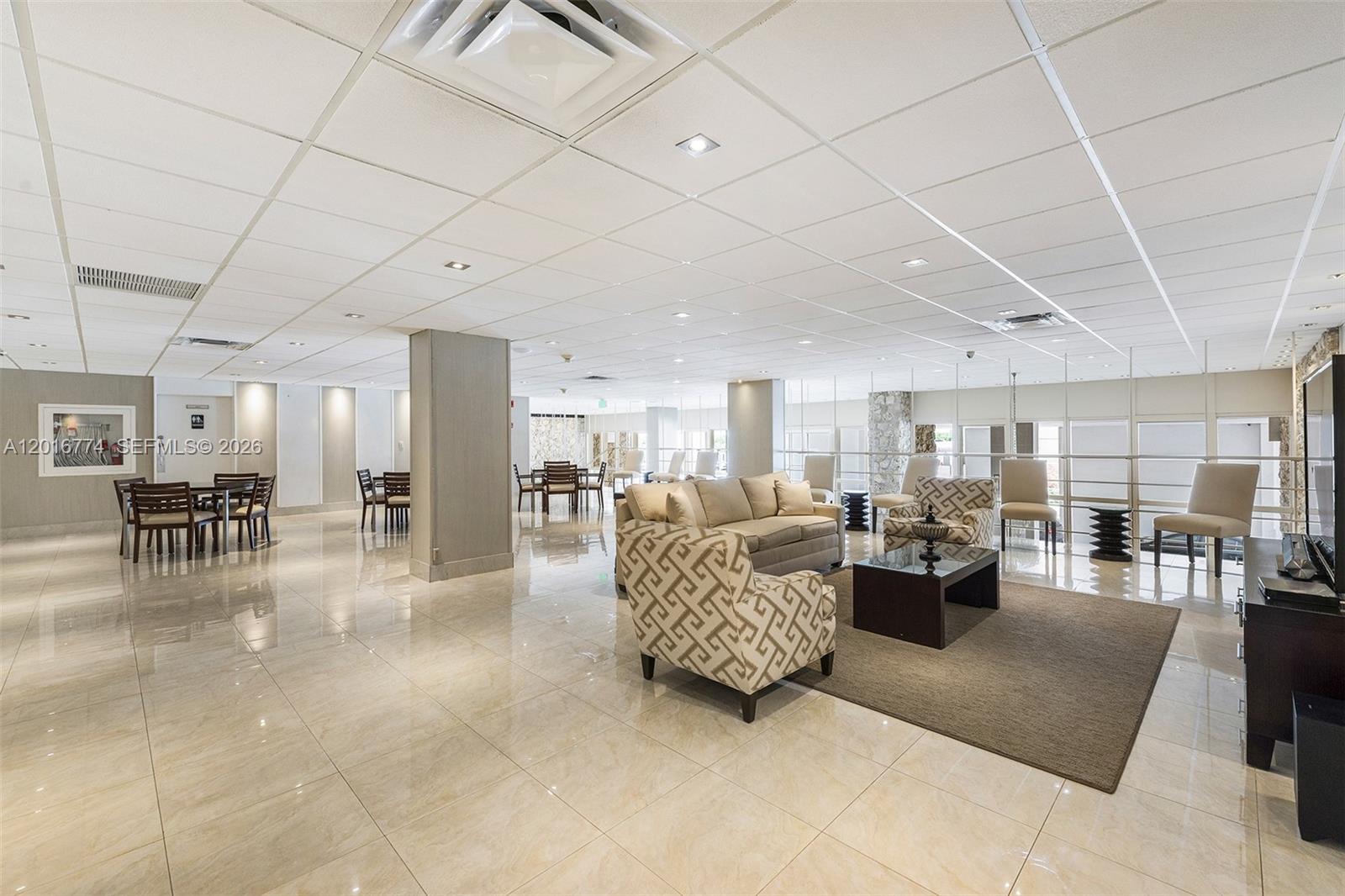HOLLYWOOD TOWERS CONDO - Residential Lease