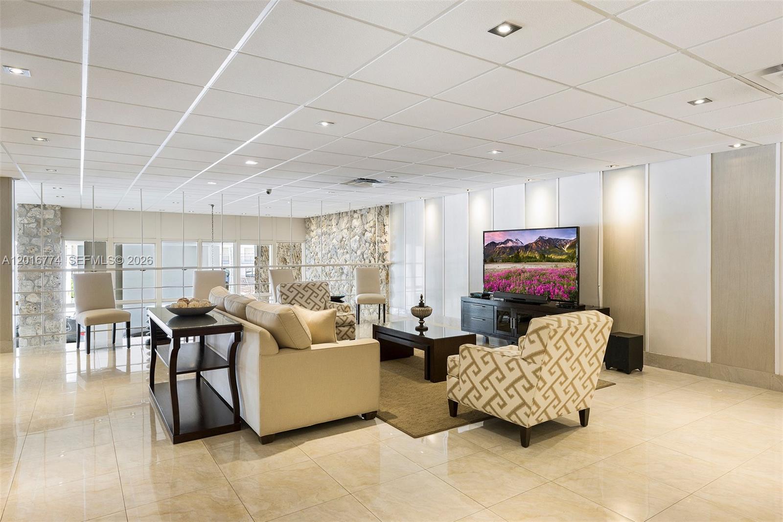 HOLLYWOOD TOWERS CONDO - Residential Lease