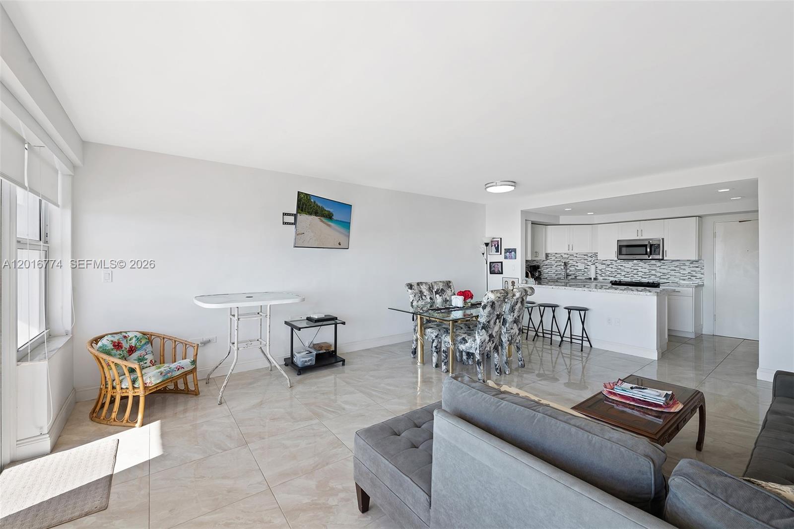 HOLLYWOOD TOWERS CONDO - Residential Lease