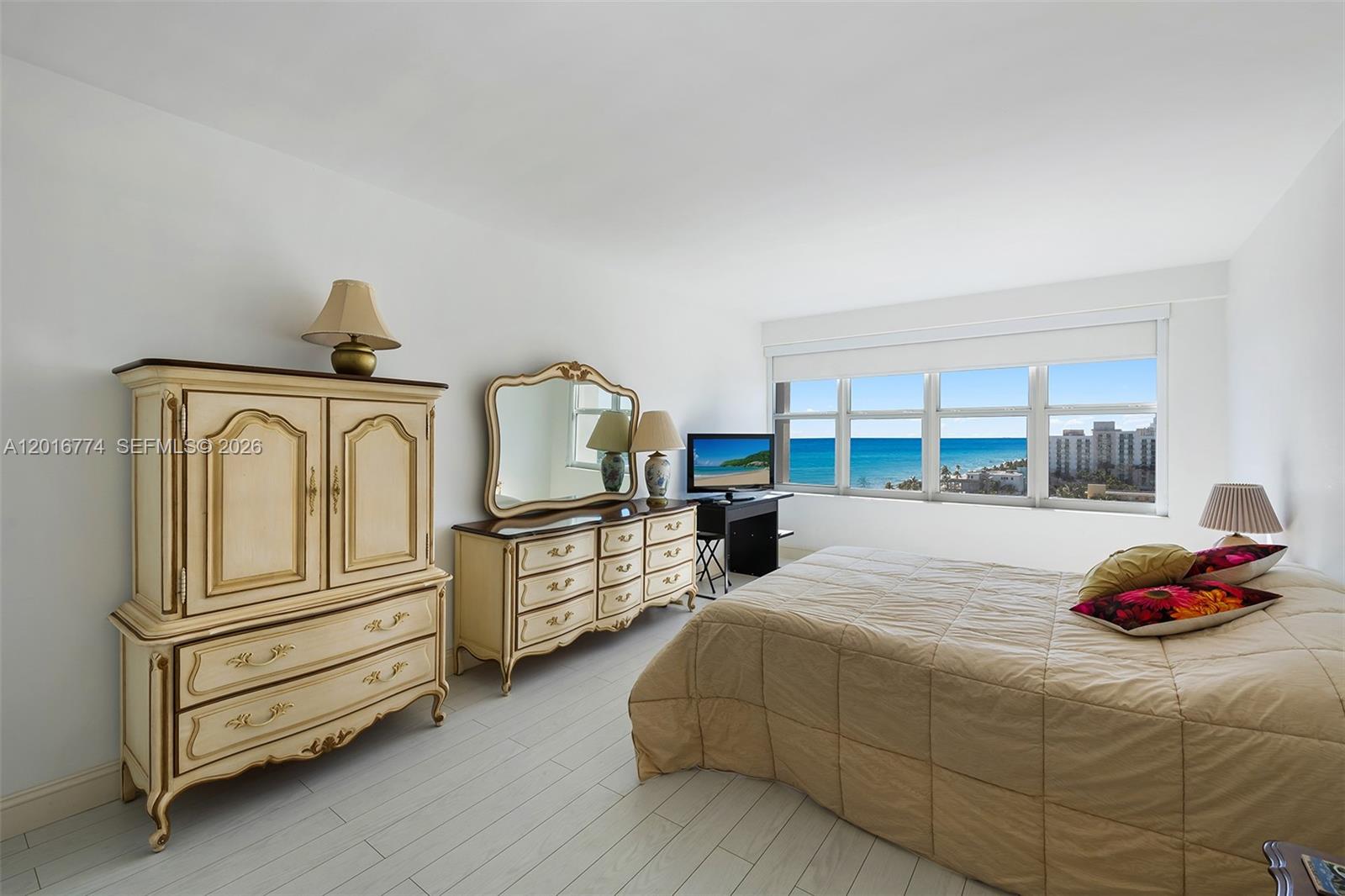 HOLLYWOOD TOWERS CONDO - Residential Lease