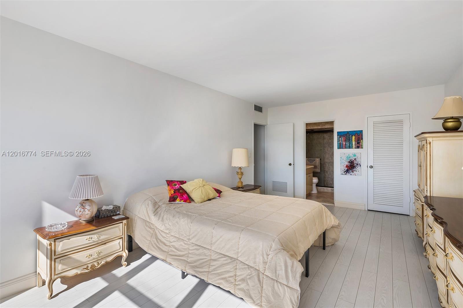 HOLLYWOOD TOWERS CONDO - Residential Lease