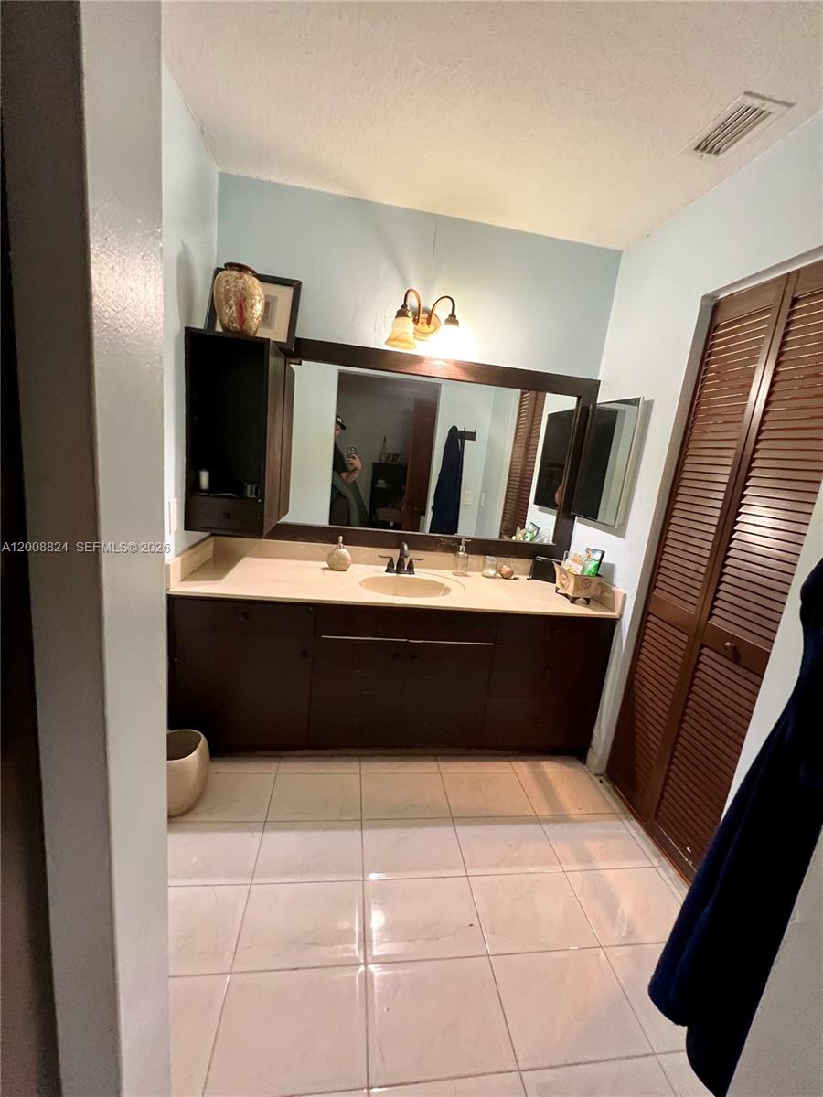 LOS PASEOS - Residential