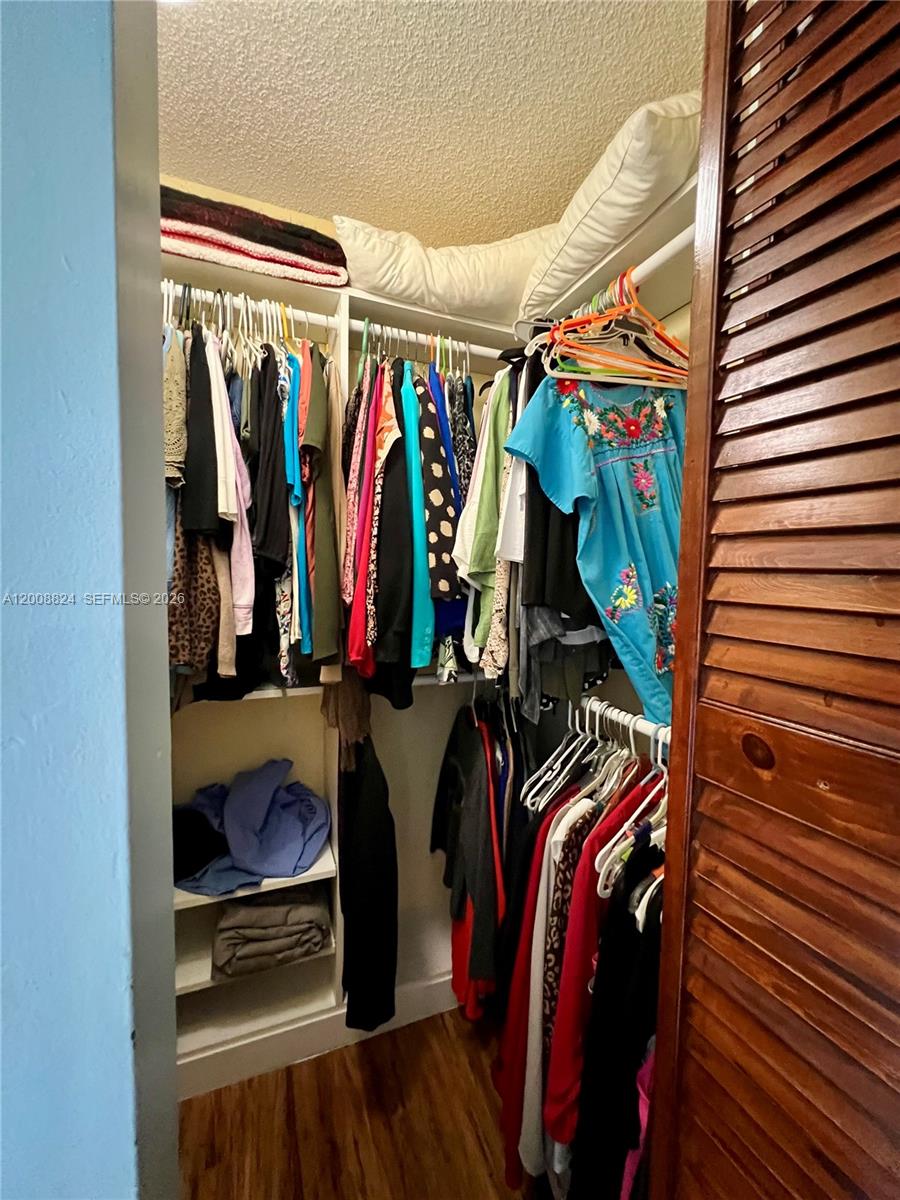 LOS PASEOS - Residential