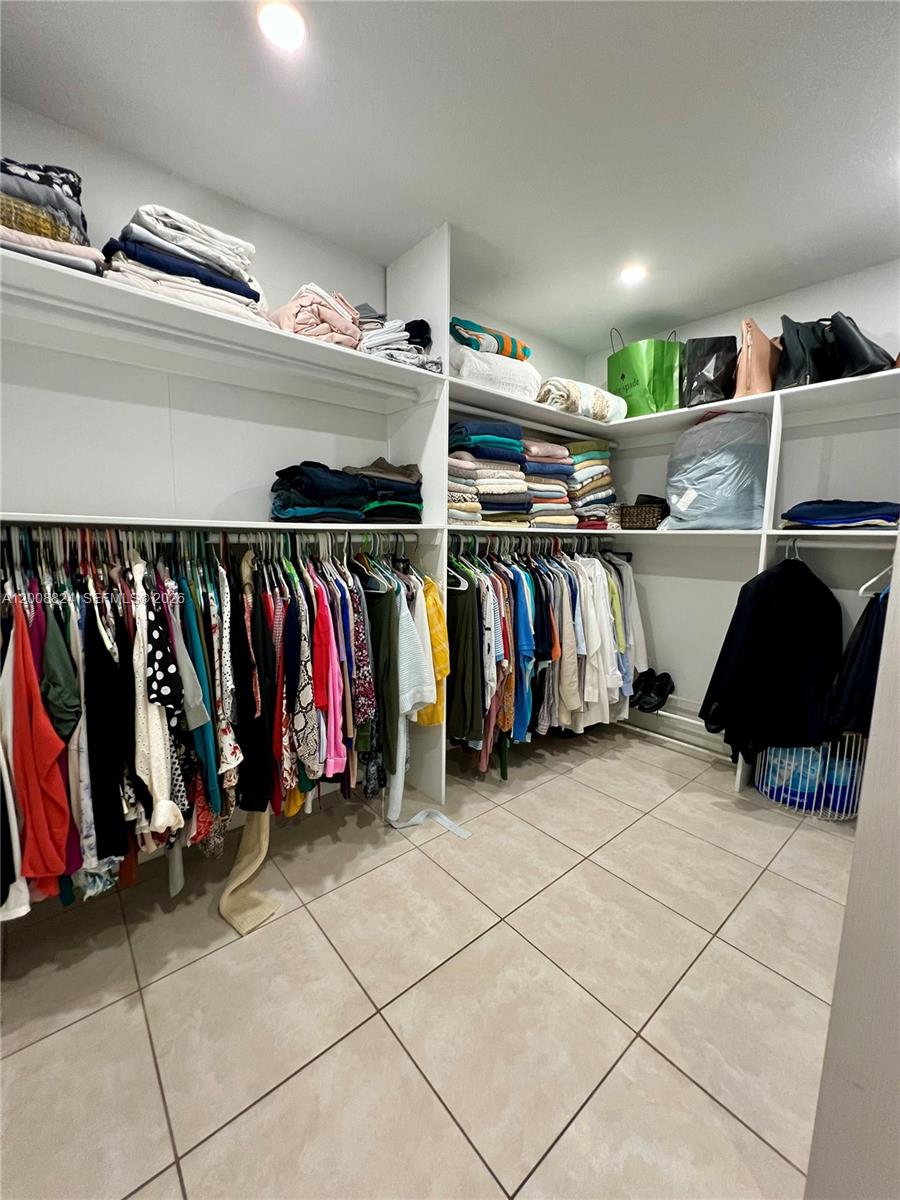 LOS PASEOS - Residential